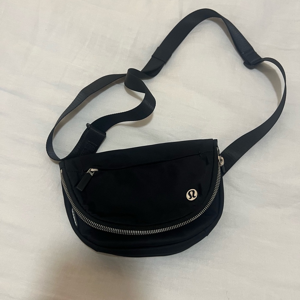 lululemon mini all night Crossbody Bag black/silver